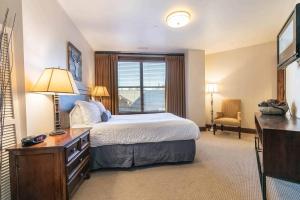 Great Bear Lodge 306 by East West Hospitality