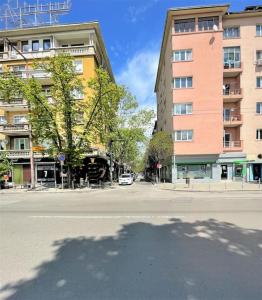 Apartment in the Top center next to NDK