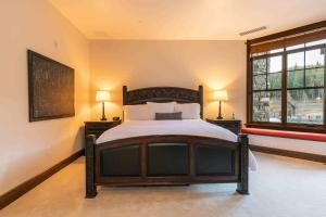 Great Bear Lodge 302 by East West Hospitality