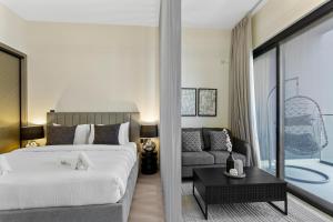 Studio Retreat with Canal and Burj Khalifa Views