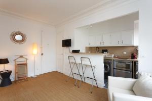 High standing Studio Paris 17