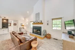 Distinctive Hamptons Home with Pool Near Bay, Ocean - Quogue