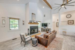 Distinctive Hamptons Home with Pool Near Bay, Ocean