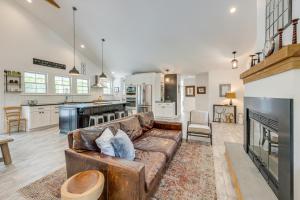 Distinctive Hamptons Home with Pool Near Bay, Ocean