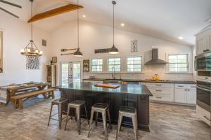 Distinctive Hamptons Home with Pool Near Bay, Ocean