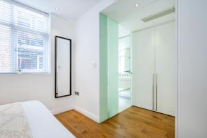 Welcome London - The Piazza