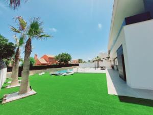 Inmovecos Villa de lujo con piscina privada Gawy
