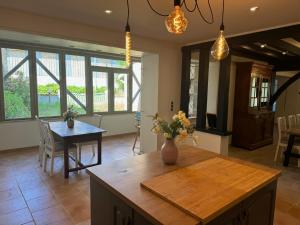 Villas Enorme Domaine avec Piscine, Salle de fete, Boulodrome, Cinema et plus : photos des chambres
