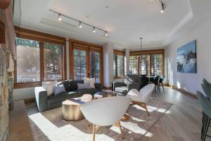 Iron Horse Lodge South 308 by East West Hospitality