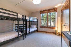 Iron Horse Lodge South 308 by East West Hospitality