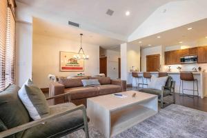 Iron Horse Lodge North 302 by East West Hospitality