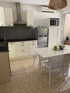 Appartement 4 personnes avec terrasse et piscine proche plage et commerces