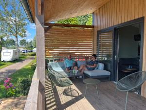 Camping Kleine Belterwijde, Wiede Lodge met uitzicht over het water