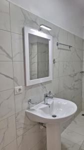 One-Bedroom Apartment room in Hotel Erjoni