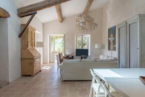 Villas Mas Ancien Dans Les Vignes : photos des chambres