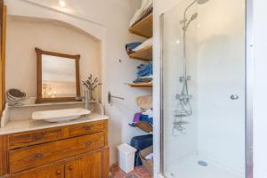 Villas Mas Ancien Dans Les Vignes : photos des chambres