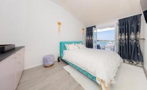 Boutique Residence Sundays