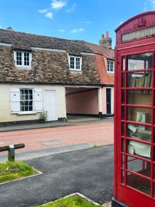 The Holts - Charming 2 Bed Cottage