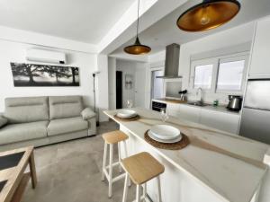 new & luxurious beach apartment