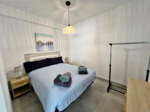 new & luxurious beach apartment