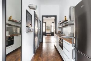 Kertesz 22 - 3 Bedrooms and Living with 2 Baths