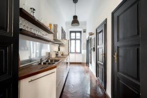 Kertesz 22 - 3 Bedrooms and Living with 2 Baths