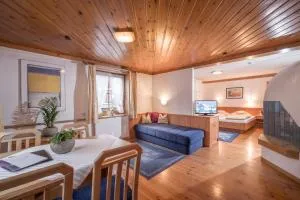 edelweiss lounge restaurant hotel pizza cafe billard gasthof - Mayrhofen