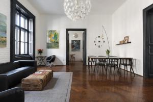 Kertesz 22 - 3 Bedrooms and Living with 2 Baths