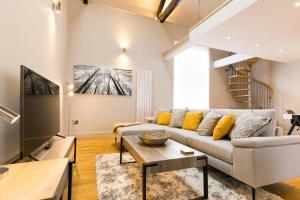 Host & Stay - The Old Meeting Hall