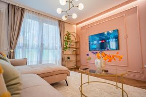 Victoriei Emerald & Pink Gems - Designer Apartments