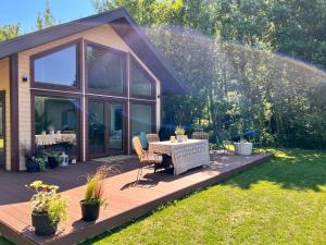 Saaremaa majake mere ääres