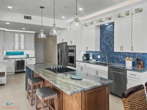 ETW#6004-Penthouse Beachfront Condo–Amazing Views