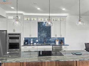 ETW#6004-Penthouse Beachfront Condo–Amazing Views