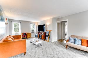 Seneca Falls Apartment about 3 Mi to Cayuga State Park