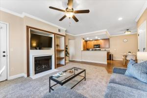 2BR Getaway Pool Gym Basketball Court & Theater Access