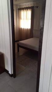 Casa Marron com vista para o mar 2, com mesa de Sinuca - 2 Km Centro