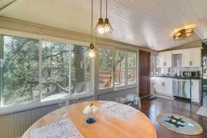 Pine Chateau Guest Cabin with Mtn Views and Sauna! - Pine