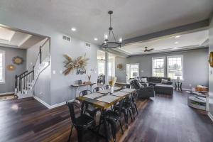 Sprawling Kentucky Getaway with Pool and Hot Tub!