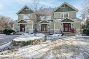 Modern Luxurious Golf Chalet La Bête - Lac-Simon