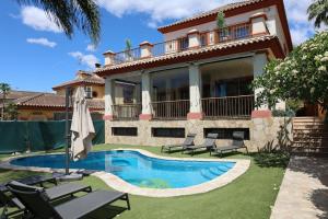 Precioso Chalet - Piscina- Garaje privado- Jardín