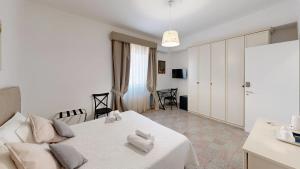 Double or Twin Room with Private Bathroom room in Corsomessina64