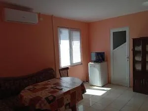 Къща бунгало Градината - Vaklino