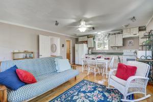 Mountain-View Cottage in Nogal Near Natl Forest!