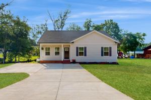 Private Dock! Lakefront Family Escape in Salisbury