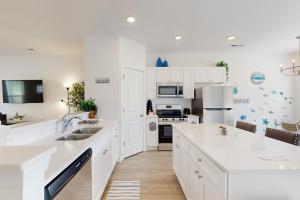 Private Dock! Lakefront Family Escape in Salisbury