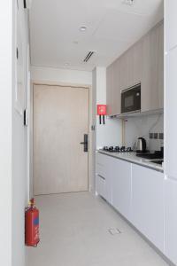 Cozy Studio in Westwood By IMTIAZ