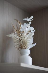 Cozy Studio in Westwood By IMTIAZ