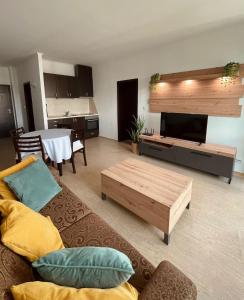 Apartment with View and Balcony room in Babylon Hotel