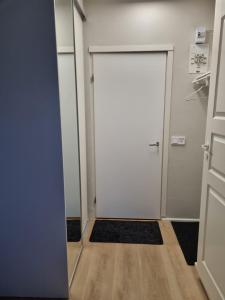 Kompakti yksiö numero 4 pienkerrostalossa