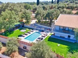 CorfuVille Luxury Villas - Pouládes